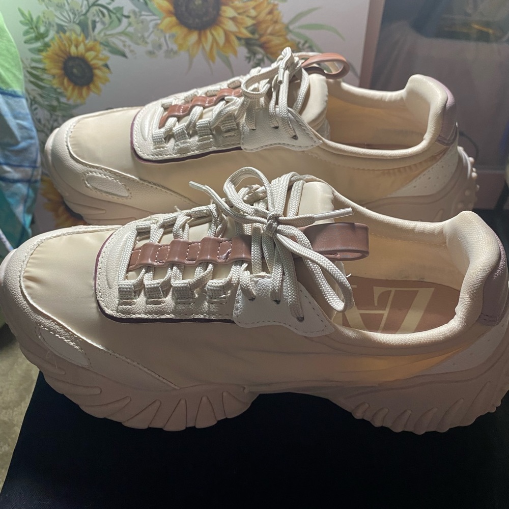 ZARA SOFT SNICKERS SHOES by Zara  in good as new excellent condition ✅
